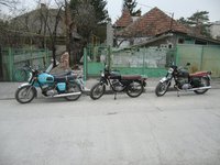 În cârd cu alte Izh-uri.