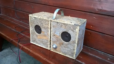 WP_20150806_19_45_35_Pro.jpg (309.57 KiB) Viewed 19992 times Amplificator audio făcut din OSB, plasă şi un vechi radio-CD-player