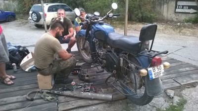 WP_20150811_19_27_36_Pro.jpg (393.08 KiB) Viewed 19992 times Descoperim în ograda lui Andrei "Rat_Jawa" că Arkadi suferă de găuri nedorite